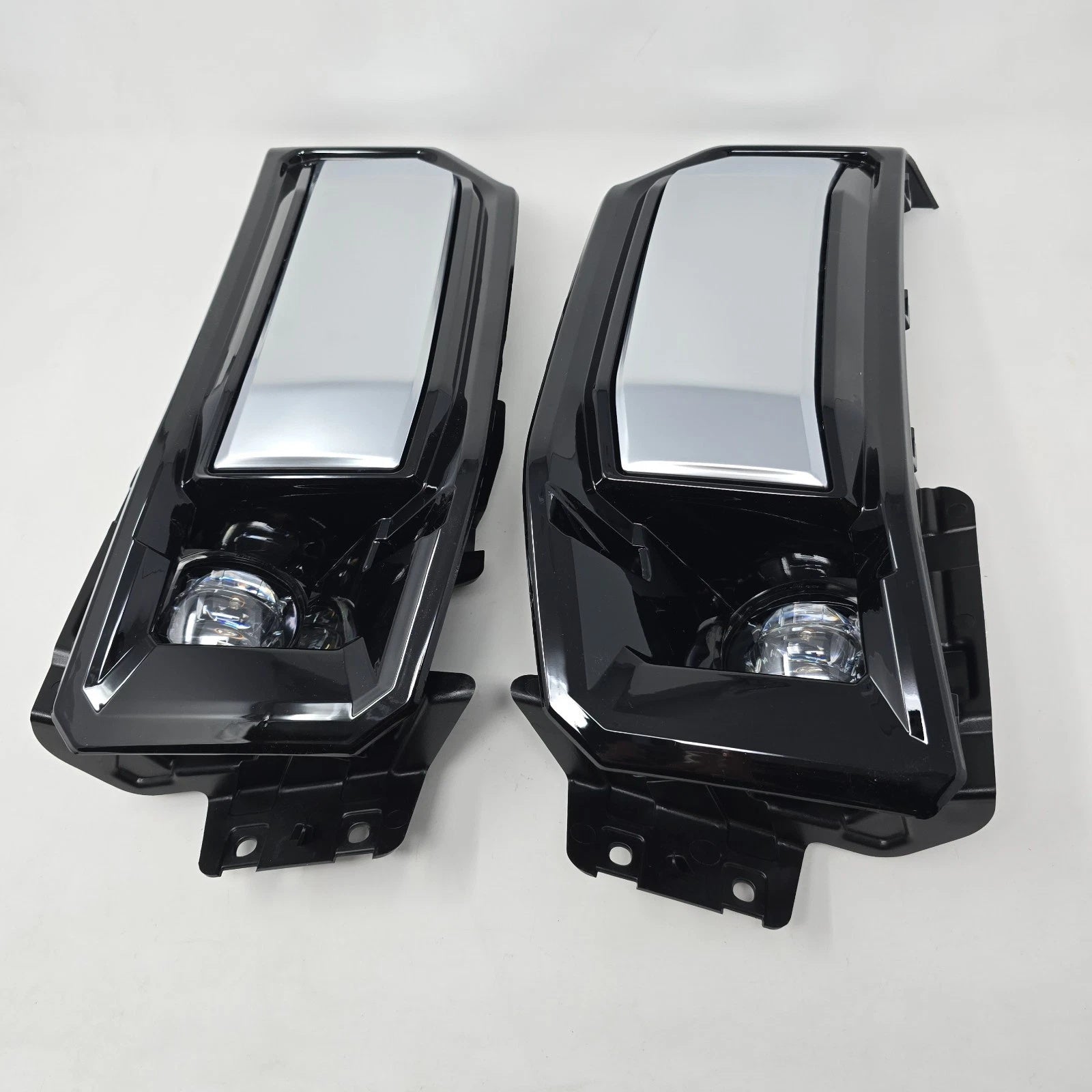 For 2024-2025 GMC Sierra 2500HD / 3500HD LED Fog Light Kit with Switch Bezel Wire Silver