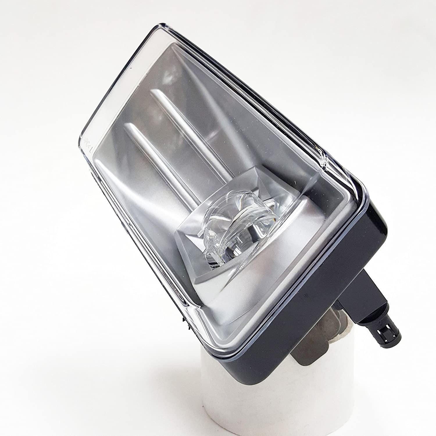 Built-in LED For 2007-2015 Chevrolet Silverado 1500  Front Bumper Clear Fog Driving Lights Set OEM# 22872763 / 22872762 /GM2593160 / GM2592160