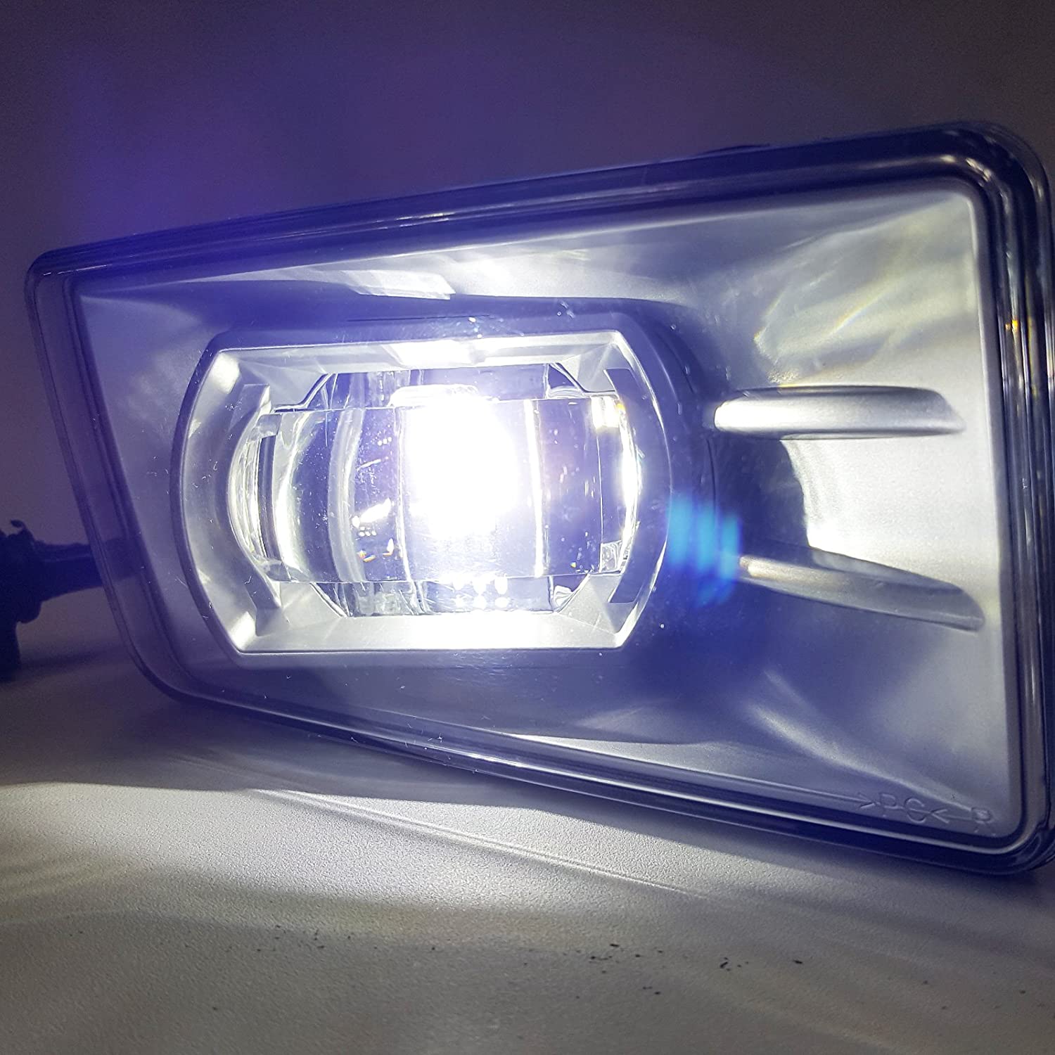 Built-in LED For 2007-2014 Chevrolet Suburban 1500 with Off Road Package Model Only Front Bumper Clear Fog Driving Lights Set OEM# 22872763 / 22872762 /GM2593160 / GM2592160 ﻿