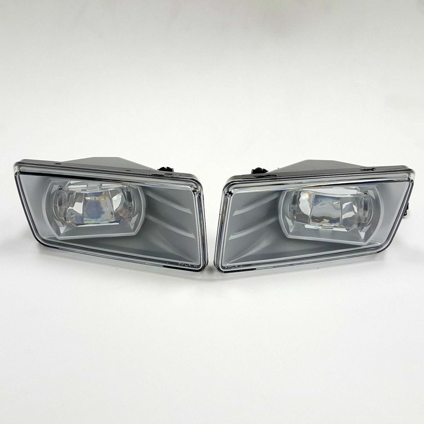 Built-in LED For 2007-2015 Chevrolet Silverado 1500  Front Bumper Clear Fog Driving Lights Set OEM# 22872763 / 22872762 /GM2593160 / GM2592160
