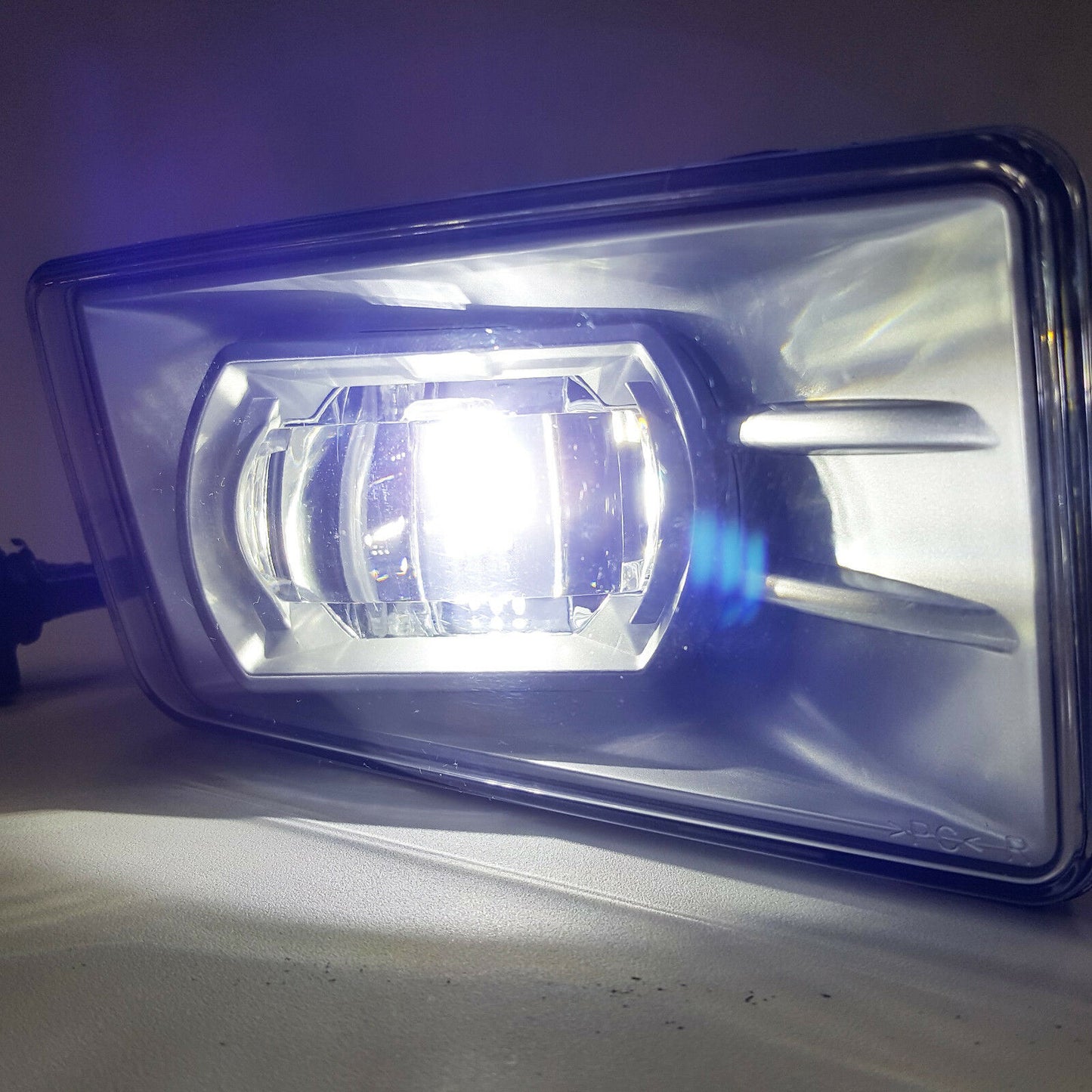Built-in LED For 07-13 Chevrolet Avalanche Front Bumper Clear Fog Driving Lights Set with Off Road Package Model Only OEM#GM2593160 / GM2592160, 22872763 / 22872762