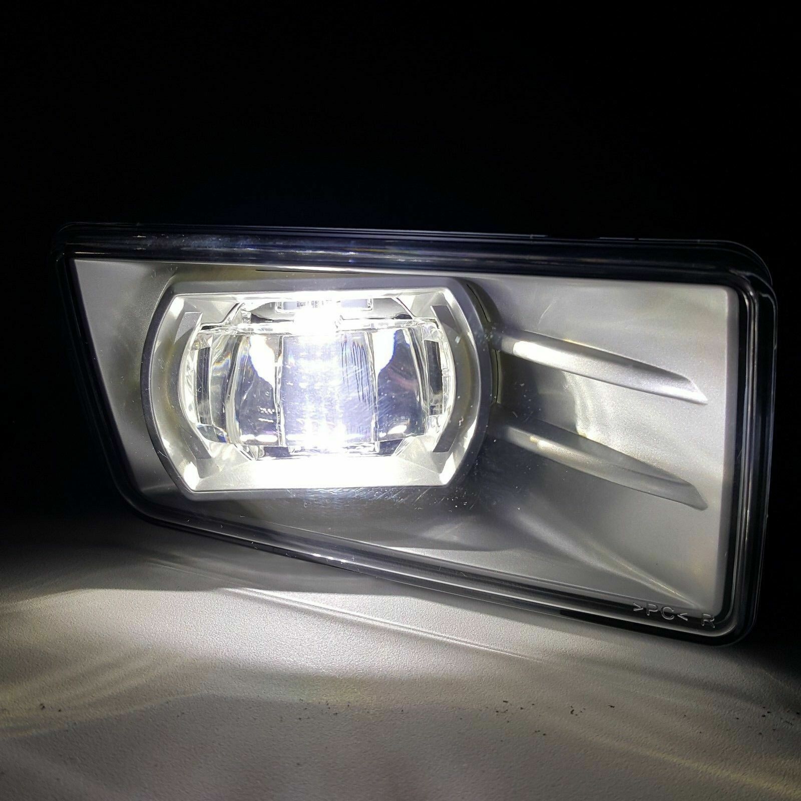 Built-in LED For 2007-2013 Chevrolet Suburban 2500 with Off Road Package Model Only Front Bumper Clear Fog Driving Lights Set OEM# 22872763 / 22872762 /GM2593160 / GM2592160